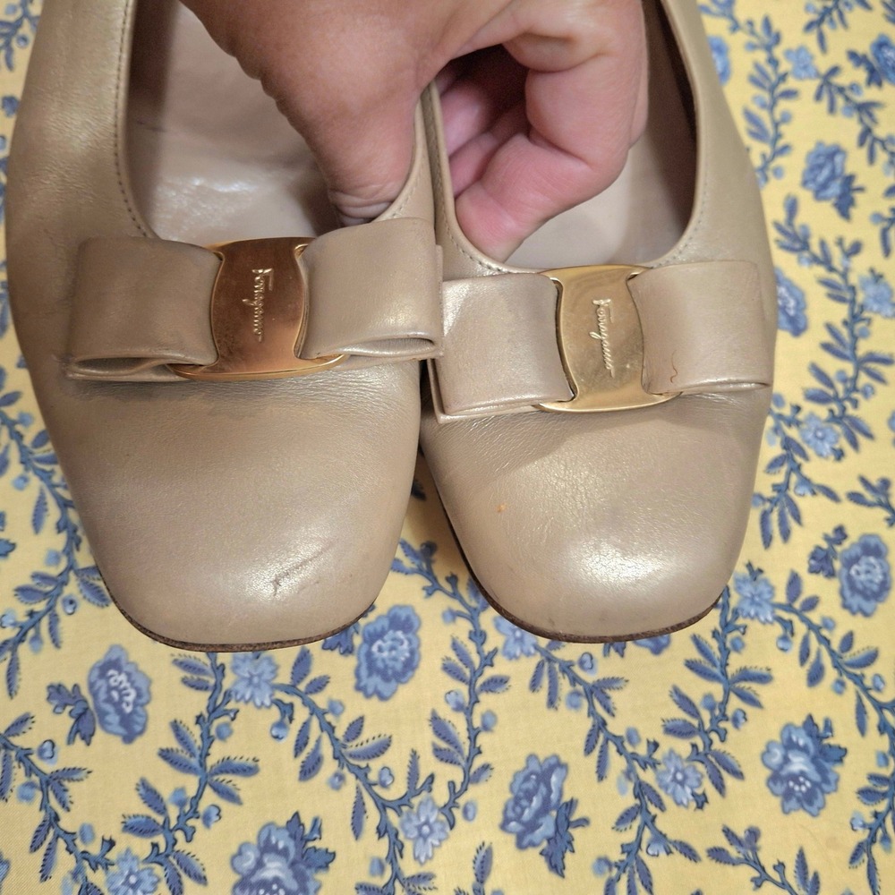 Salvatore Ferragamo Vtg Vara Bow Pumps Champagne Metallic Leather Block Heel 10B - Picture 3 of 9